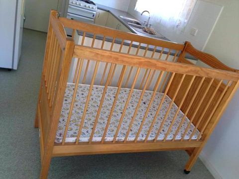 Baby cot in good condition