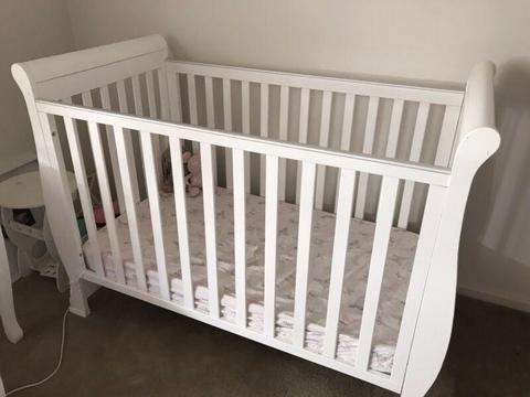 Baby cot used in excellent condition