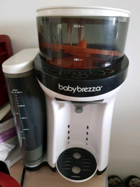 Babybrezza automatic formula maker 1MTH USED ONLY**