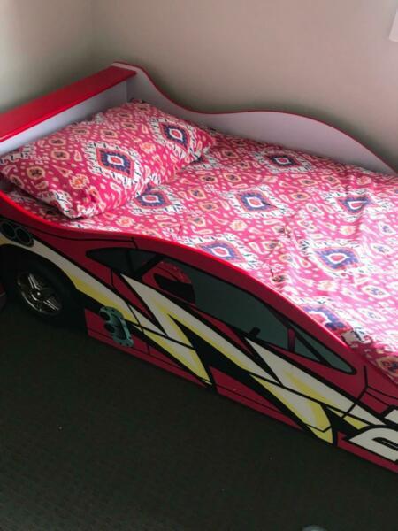 Car bed almost new