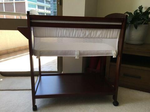 Childcare bassinet with Tetra Organic Mattress