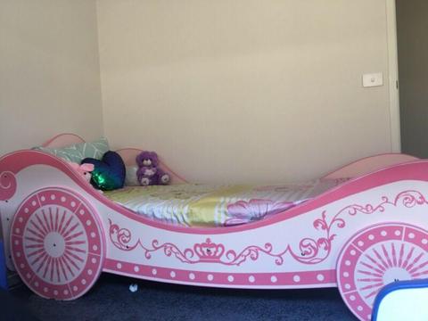 Kids princess carriage bed excellent condition near new