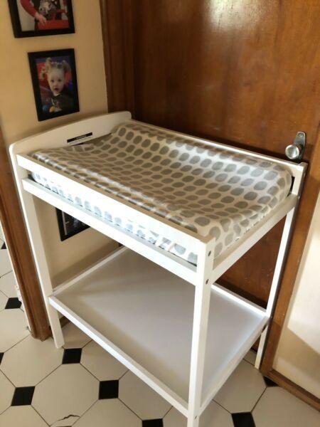 Wanted: Baby Change table/cot mobile