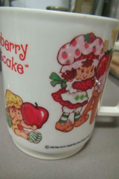 baby feeding vintage strawberry shortcake plastic cup