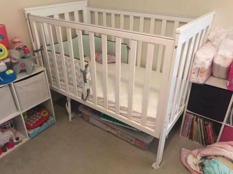 White Baby Cot/Bed in Excellent Condition