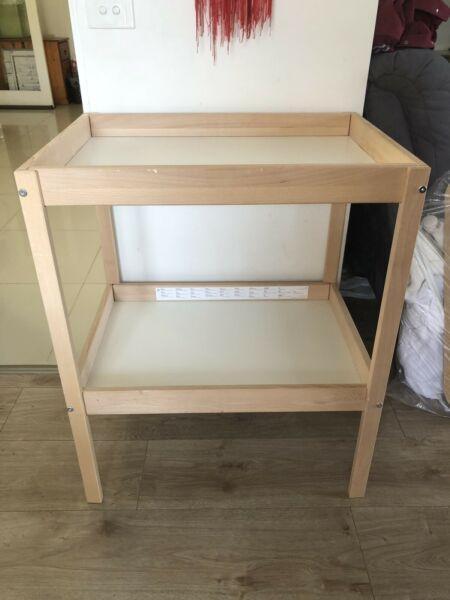 ikea baby change table with free mats