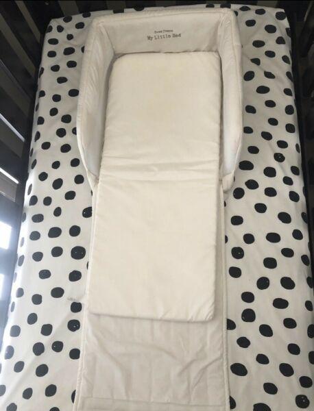 Portable co sleeping baby bed