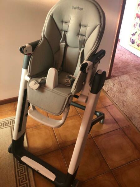 Peg Perego Siesta Great and white high chair amazing condition