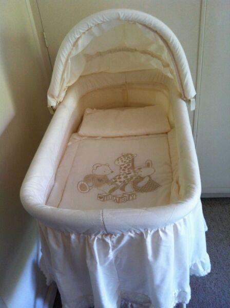 Baby crib/bassinet