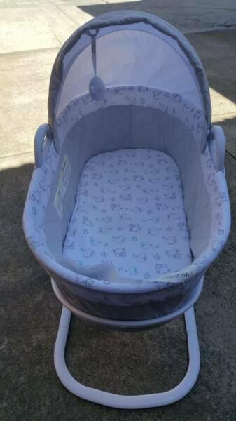 baby bassinet, used, in great condition