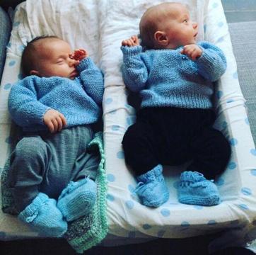 Twincredible for bottle feeding twins babies