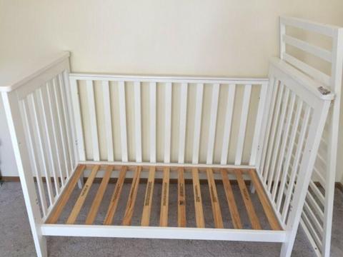 Mother's Choice Cot and Change Table