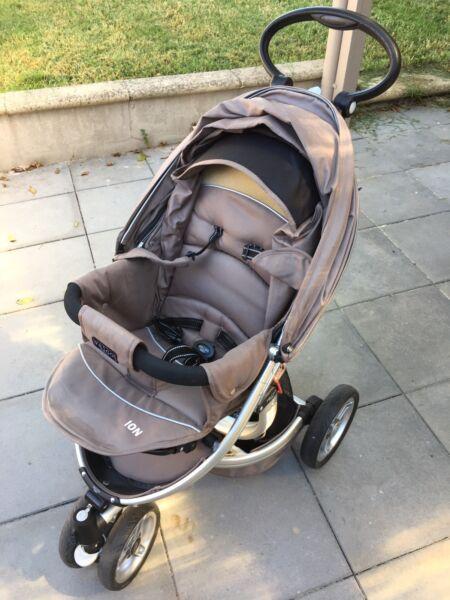 Valco Ion pram with bassinet, foot muff and universal travel bag