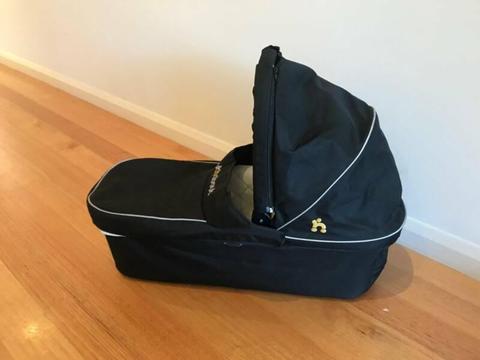 Out n About Carrycot Nipper double pram black (AS NEW)
