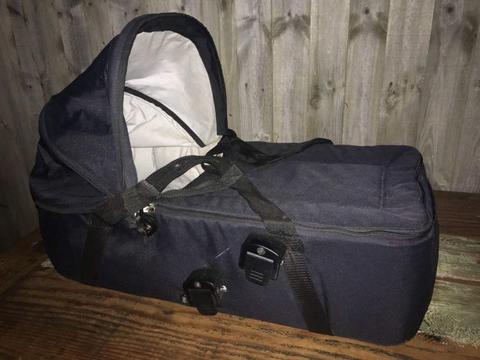 Carrycot/ bassinet Mountain Buggy