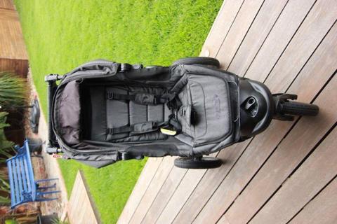 Baby Jogger City Elite pram - 3 1/2 years old, with accessories