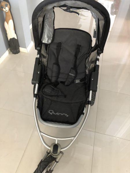 Quinny stroller/pram with foot muff and rain cover