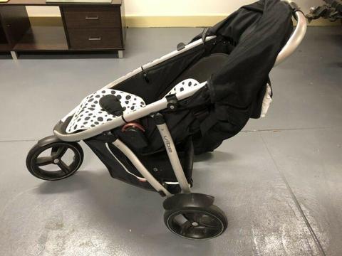 BOTH! Pram and carry cot