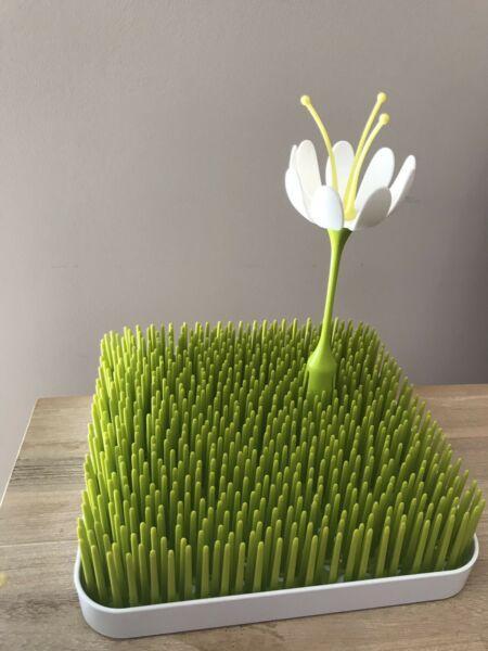 Boon grass drying rack and flower