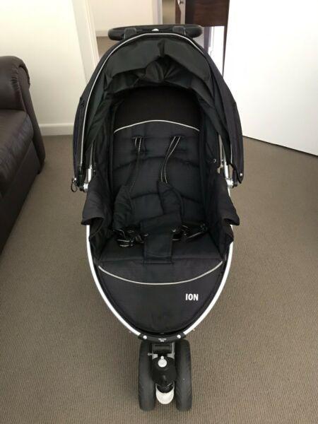 Valco baby stroller & newborn bassinet