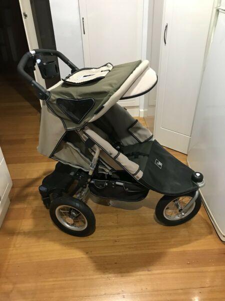Valco Runabout Deluxe with Valco Buggy Board & Extra Seat