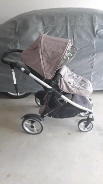Strider Compact pram and capsule. Reduced for quick sale