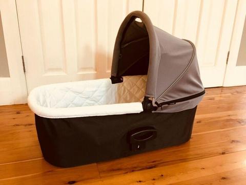 Baby Jogger deluxe bassinet