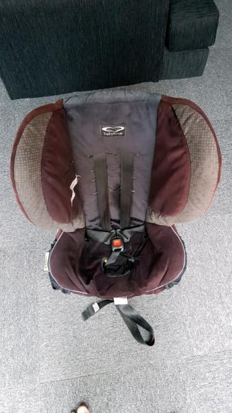 Babylove Elite rear and front facing car seat