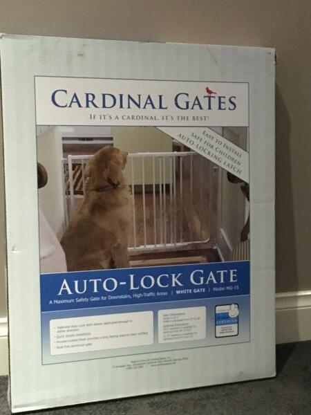 Cardinal auto lock strong stairway baby gate