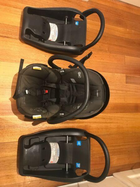 Maxi Cosí Capsule Isofix with 2 bases