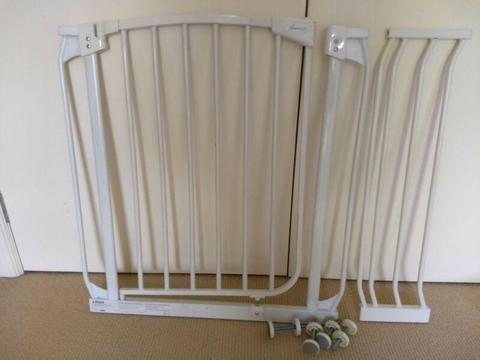 Dream baby safety Gate and extension