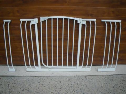 PET or BABY SAFETY GATE WITH TWO EXTENSIONS 9CM 27CM MALVERN EAST