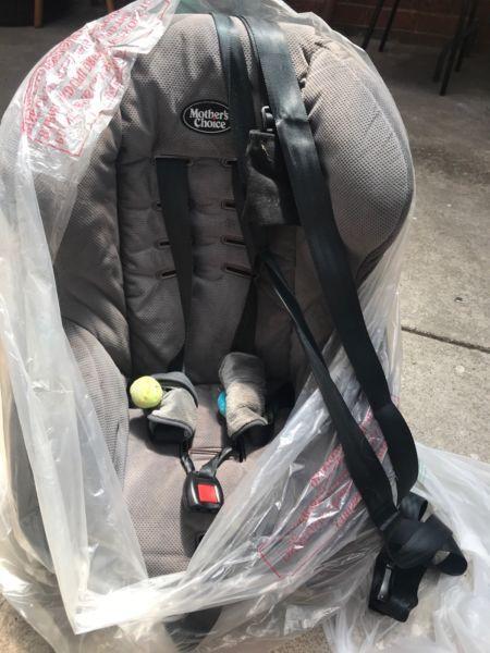 Car seat for babies good condition $60