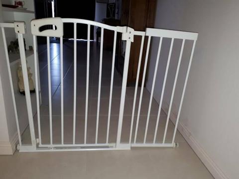 Child or Pet Gate in Excellent Condition