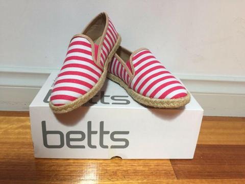 Brand new Girls Betts Stripe Canvas shoes Size 12.5