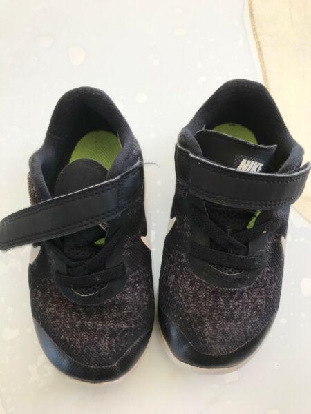 Children's size 7C Nike shoes(SOLD)
