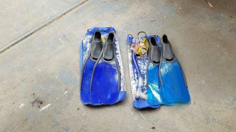 Children's flippers and snorkel - size 3 and 4/5 - good condition