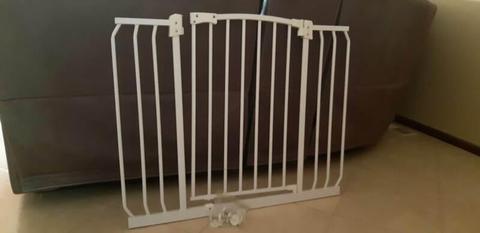Child Safety Gate - 98 to 108 cm opening
