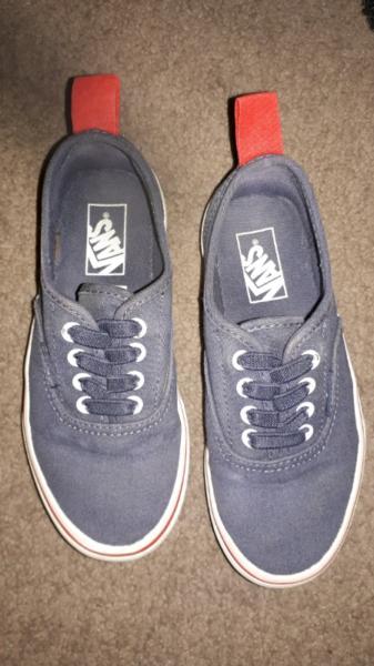Van's boys shoes in very good condition