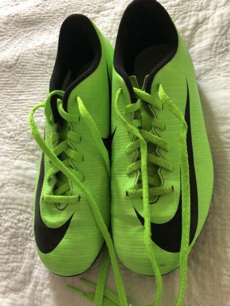 Footy/soccer boots size 4.5 UK