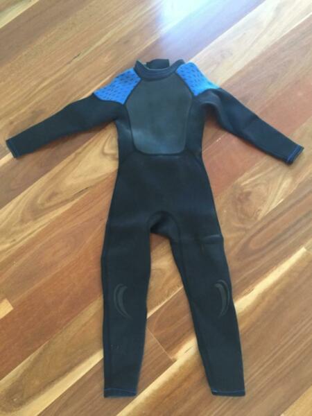 Boys or girls wetsuit size 7-8