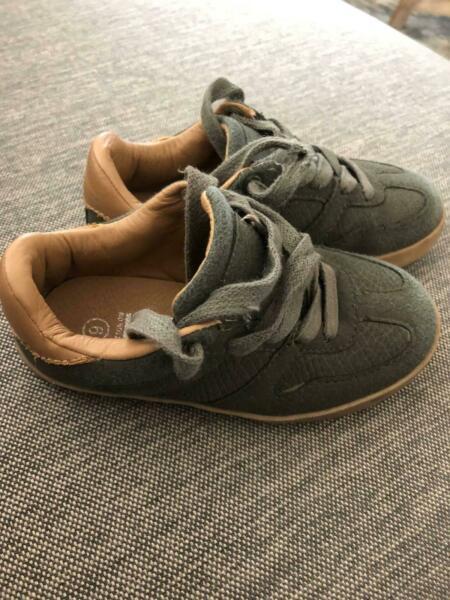 Cotton on kids shoes size 6