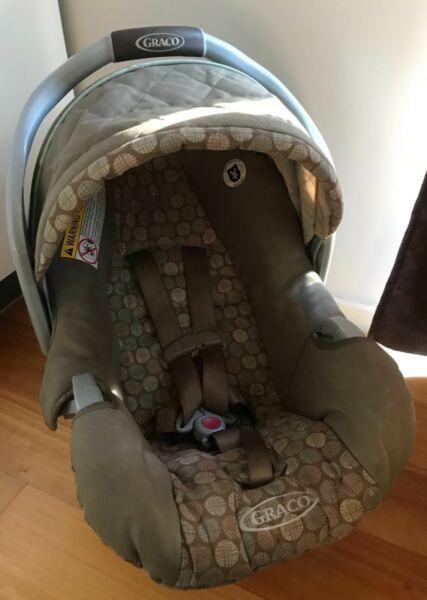 Graco Snugride30 baby infant capsule/ car seat