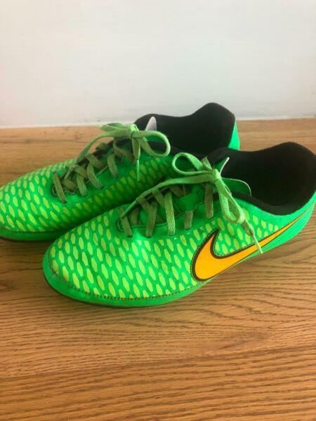 Nike football boots US6 Youth