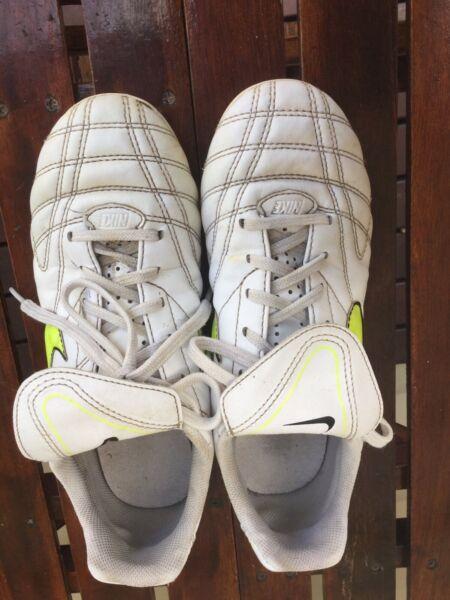 Nike Football Boots Size US 4 - excellent condition