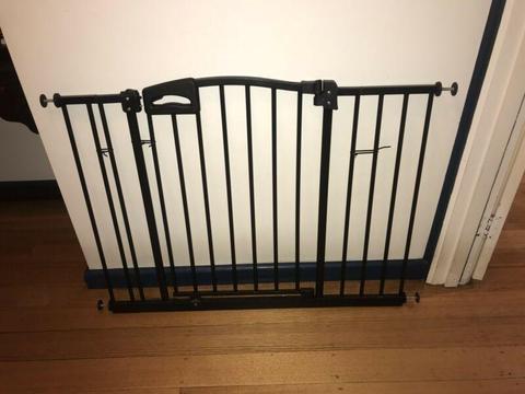 Perma extra wide Safety Gate- black- suits gap 72cm-112cm