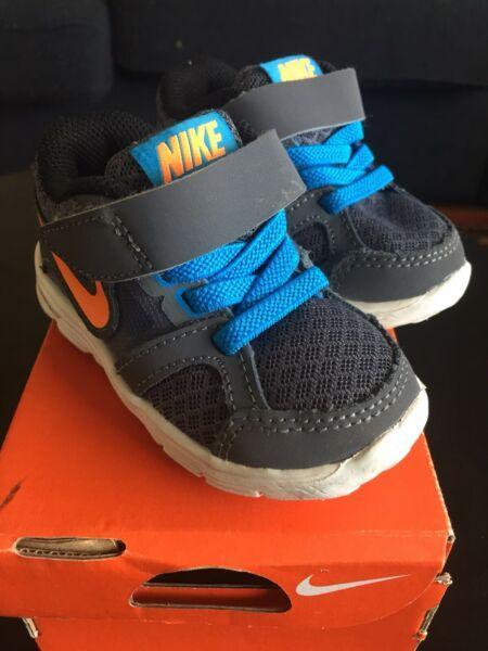 Nike toddler trainers