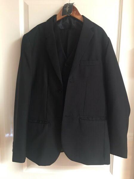 Mini World Size 68 Boys 3 piece suit in black with free belt
