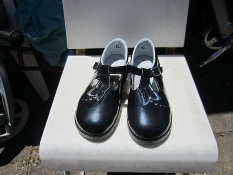 NEW Girls Crosby Black Shoes