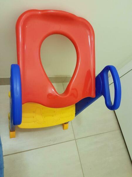 Children toilet seat with steps